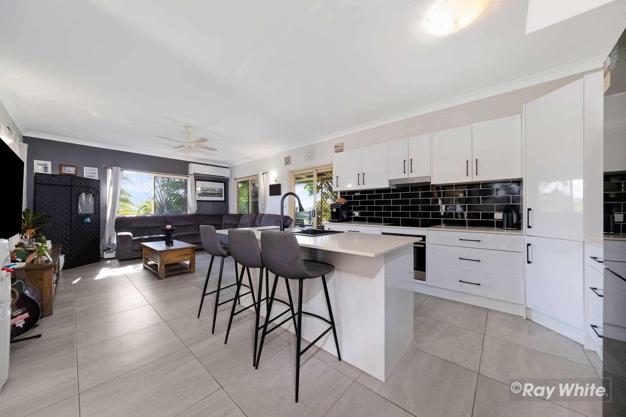15 Vernon Street, Emu Park QLD 4710, Emu Park - Thumbnail 4