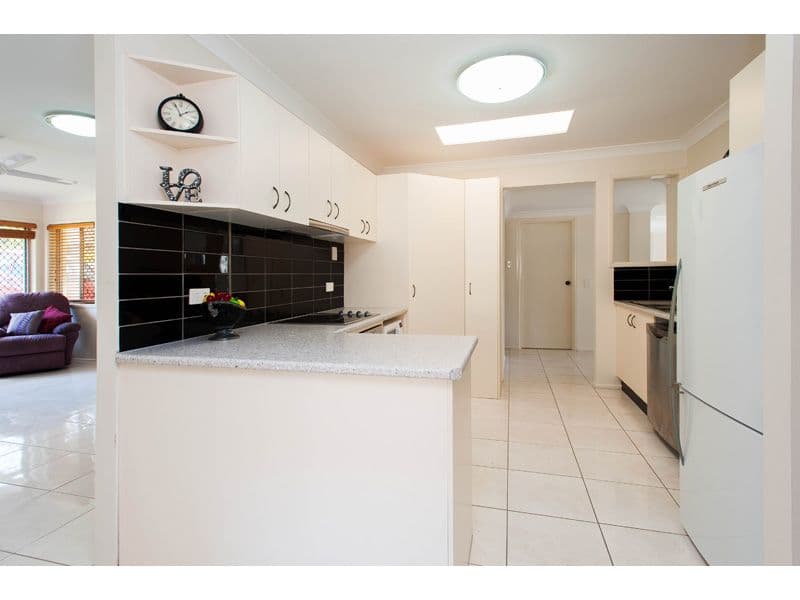 14 Frinton Street, WISHART QLD 4122, Wishart - Thumbnail 6
