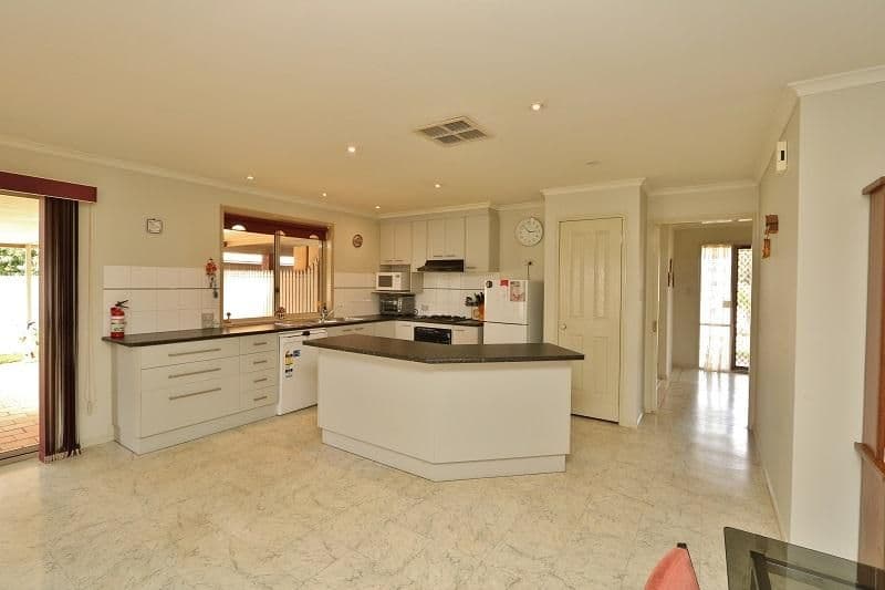 9 Henley Close, Kyabram VIC 3620, Kyabram - Thumbnail 2