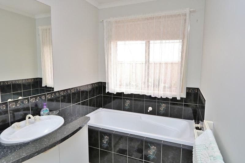 9 Henley Close, Kyabram VIC 3620, Kyabram - Thumbnail 4