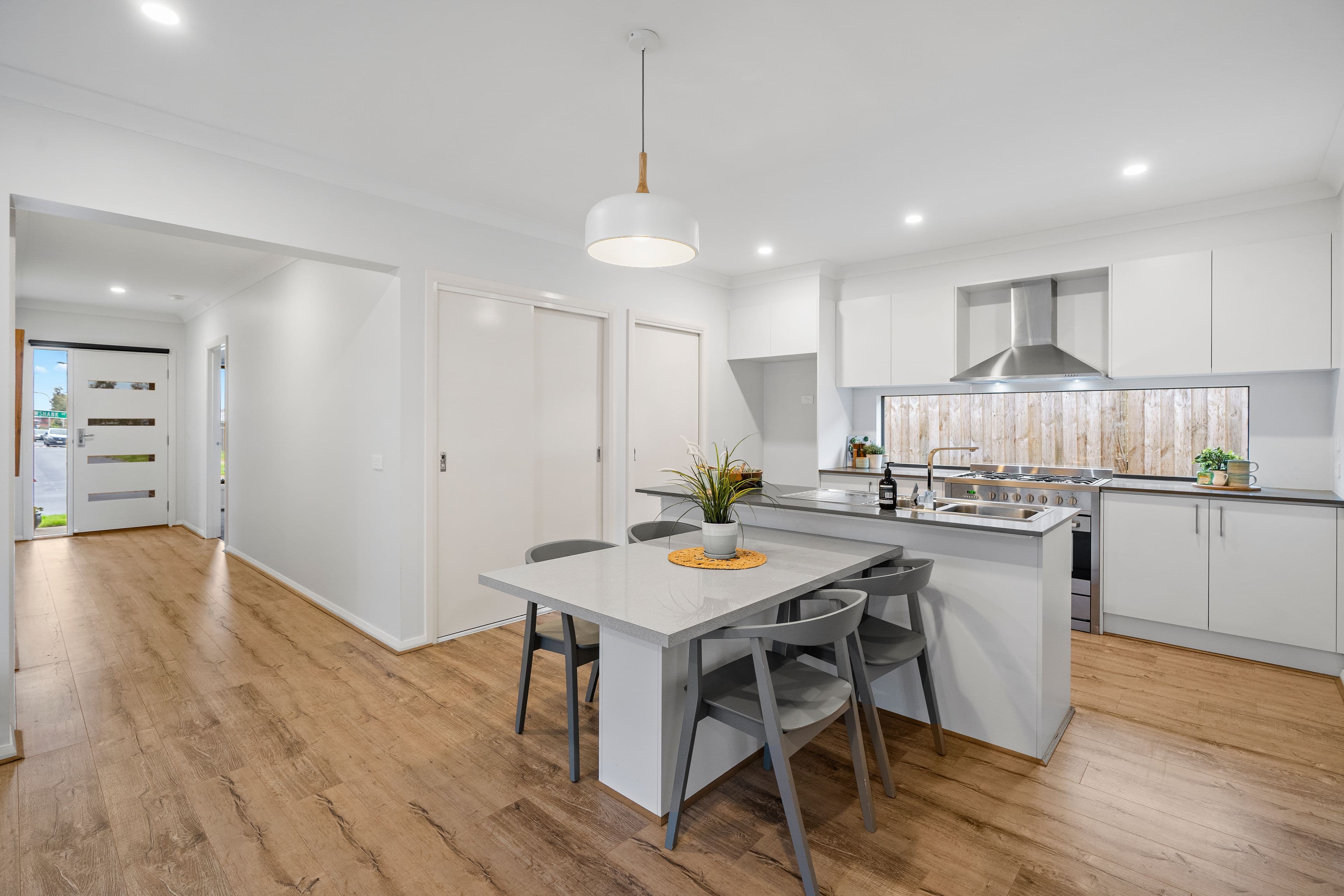 8 Shawshank Avenue, Clyde VIC 3978, Clyde - Image 1