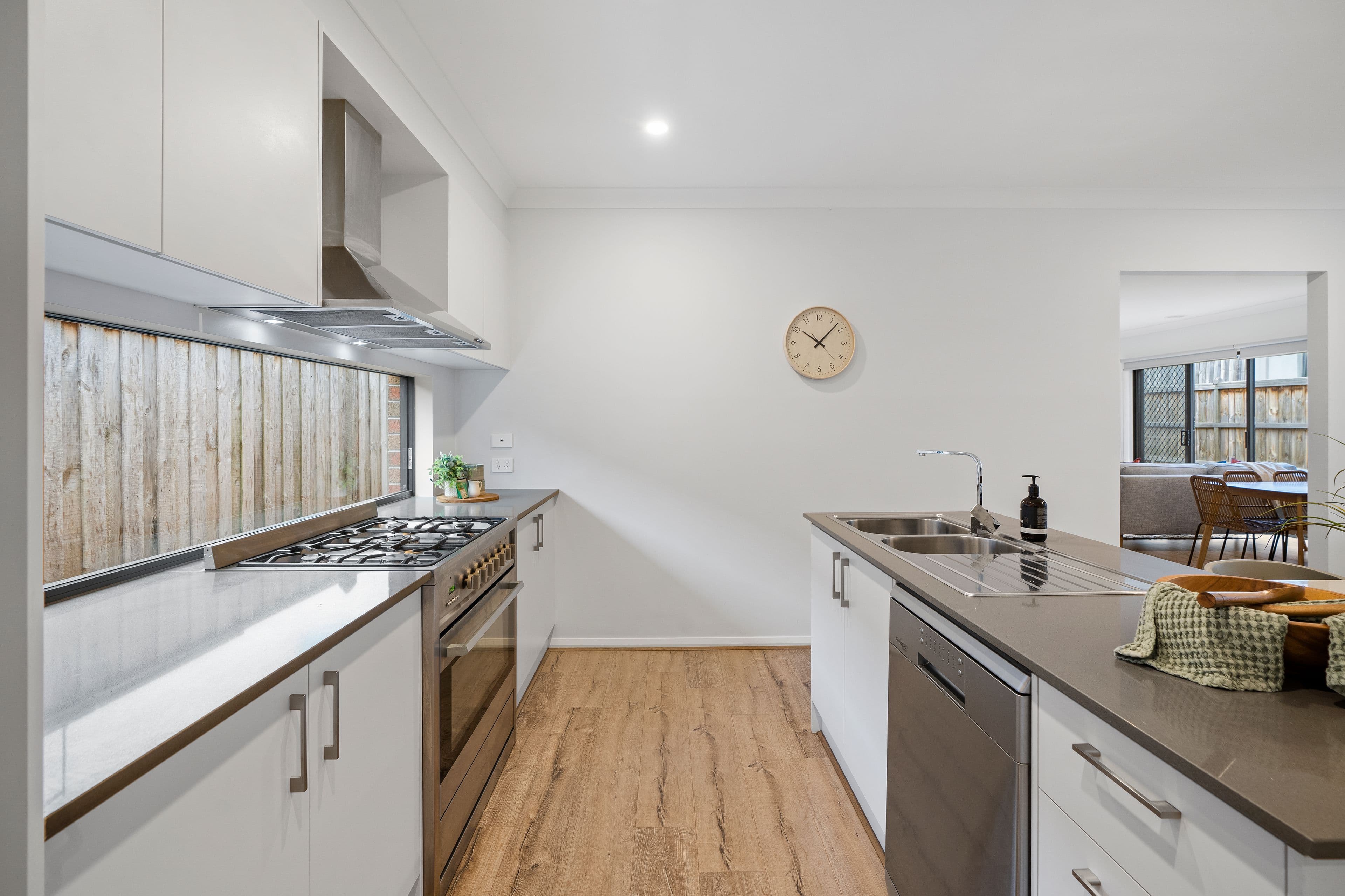 8 Shawshank Avenue, Clyde VIC 3978, Clyde - Thumbnail 2