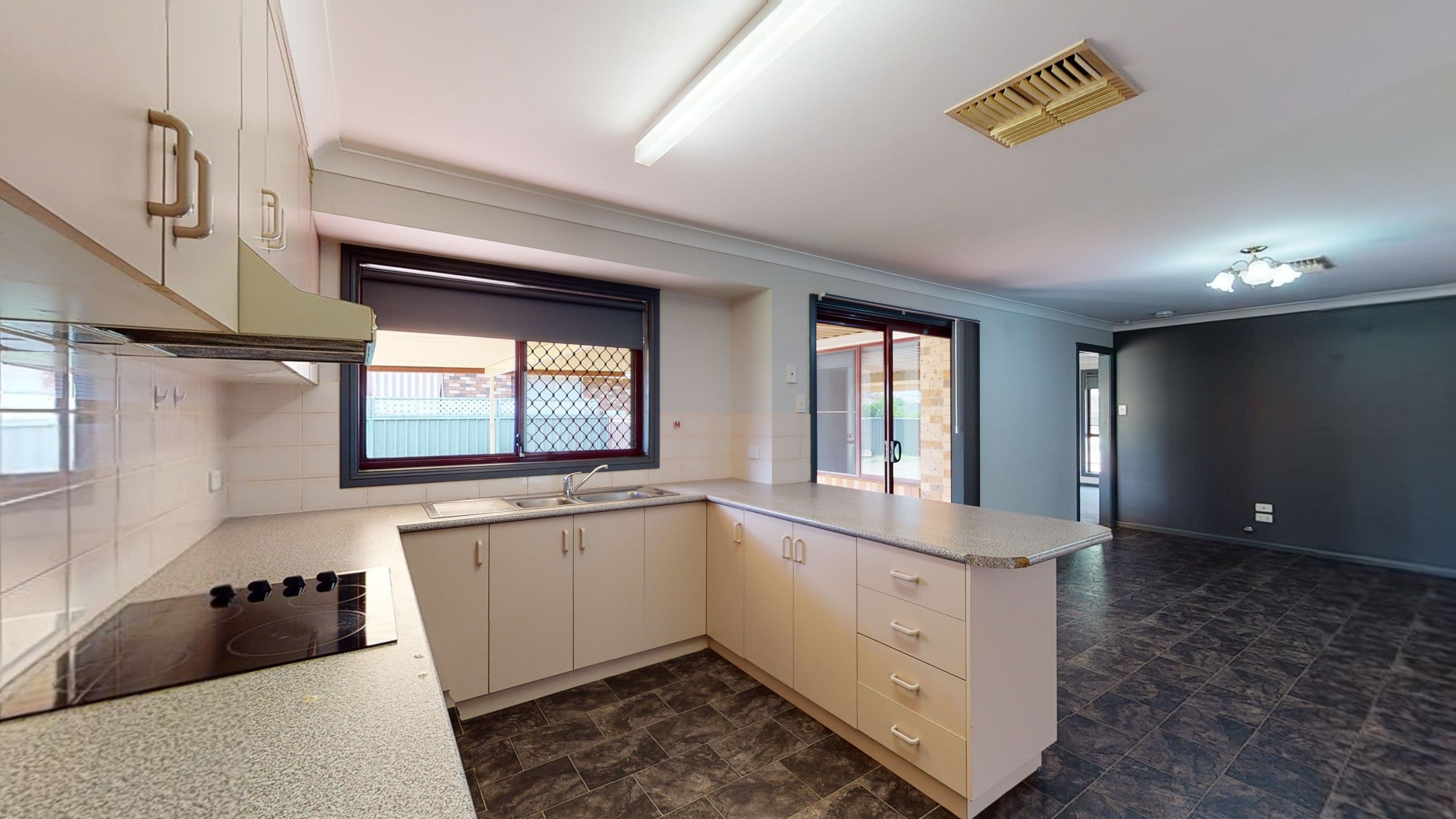 31 Jacqueline Drive, Dubbo NSW 2830, Dubbo - Thumbnail 5