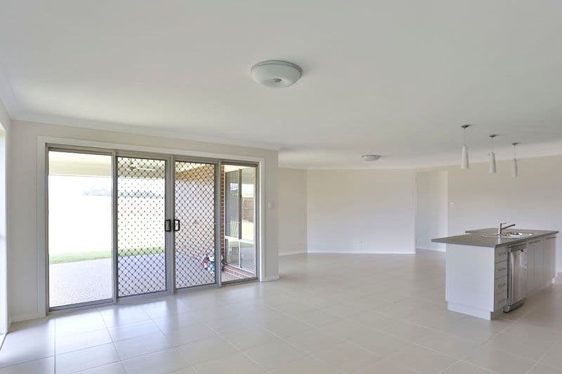 13 Goshawk Drive, Highfields QLD 4352, Highfields - Thumbnail 5