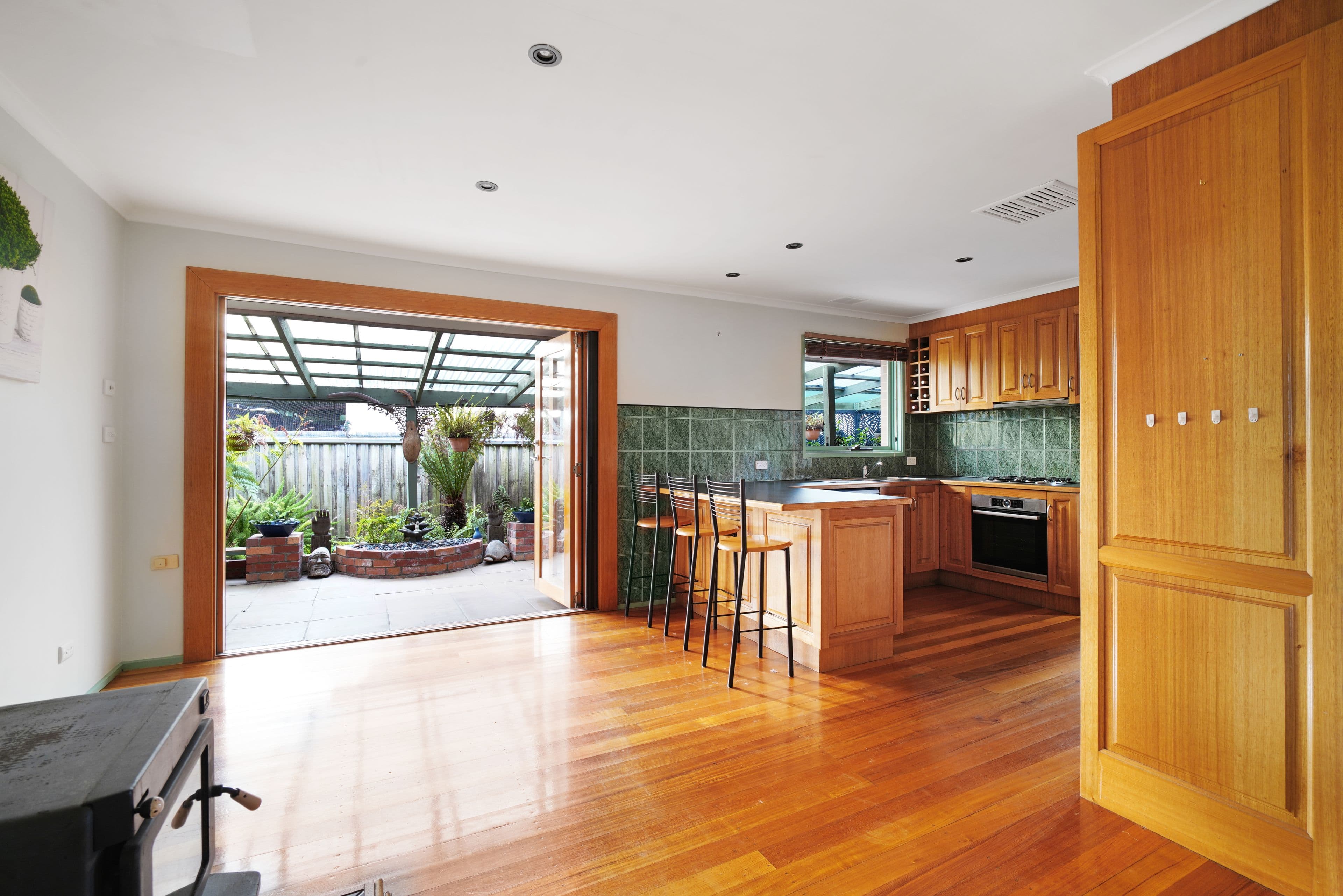 6 Titus Court, Reservoir VIC 3073, Reservoir - Thumbnail 4