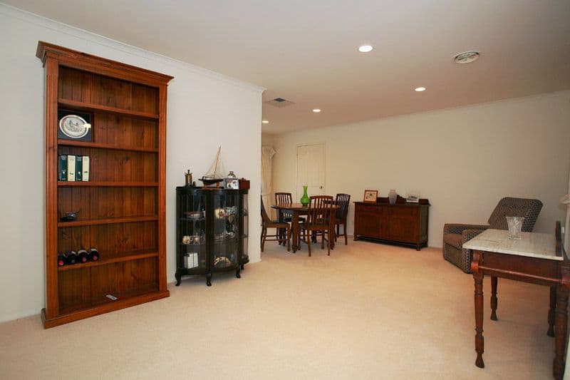 3 Oak Court, BOX HILL SOUTH VIC 3128, Box Hill South - Thumbnail 2