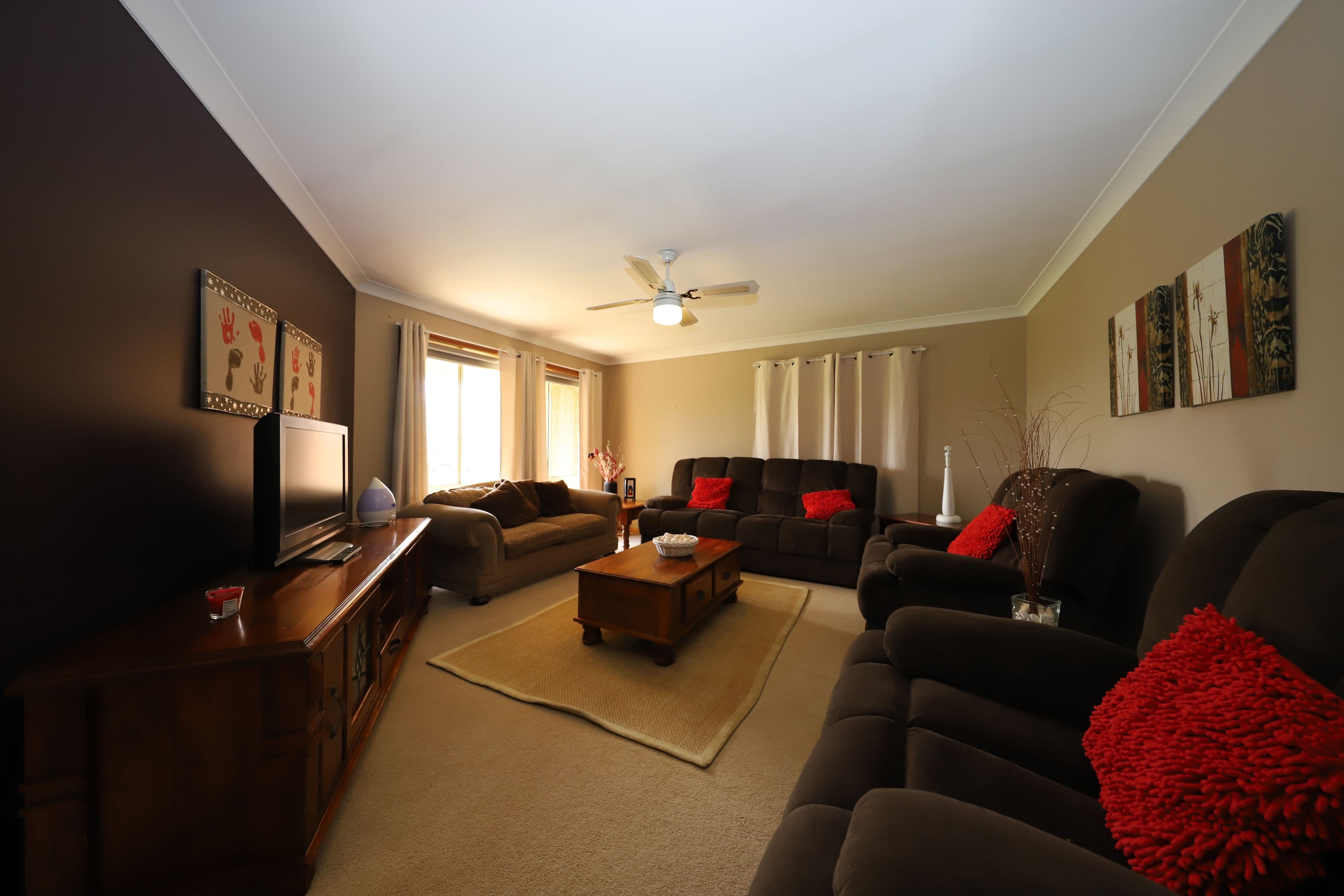56 Broughton Street, Tumut NSW 2720, Tumut - Thumbnail 2