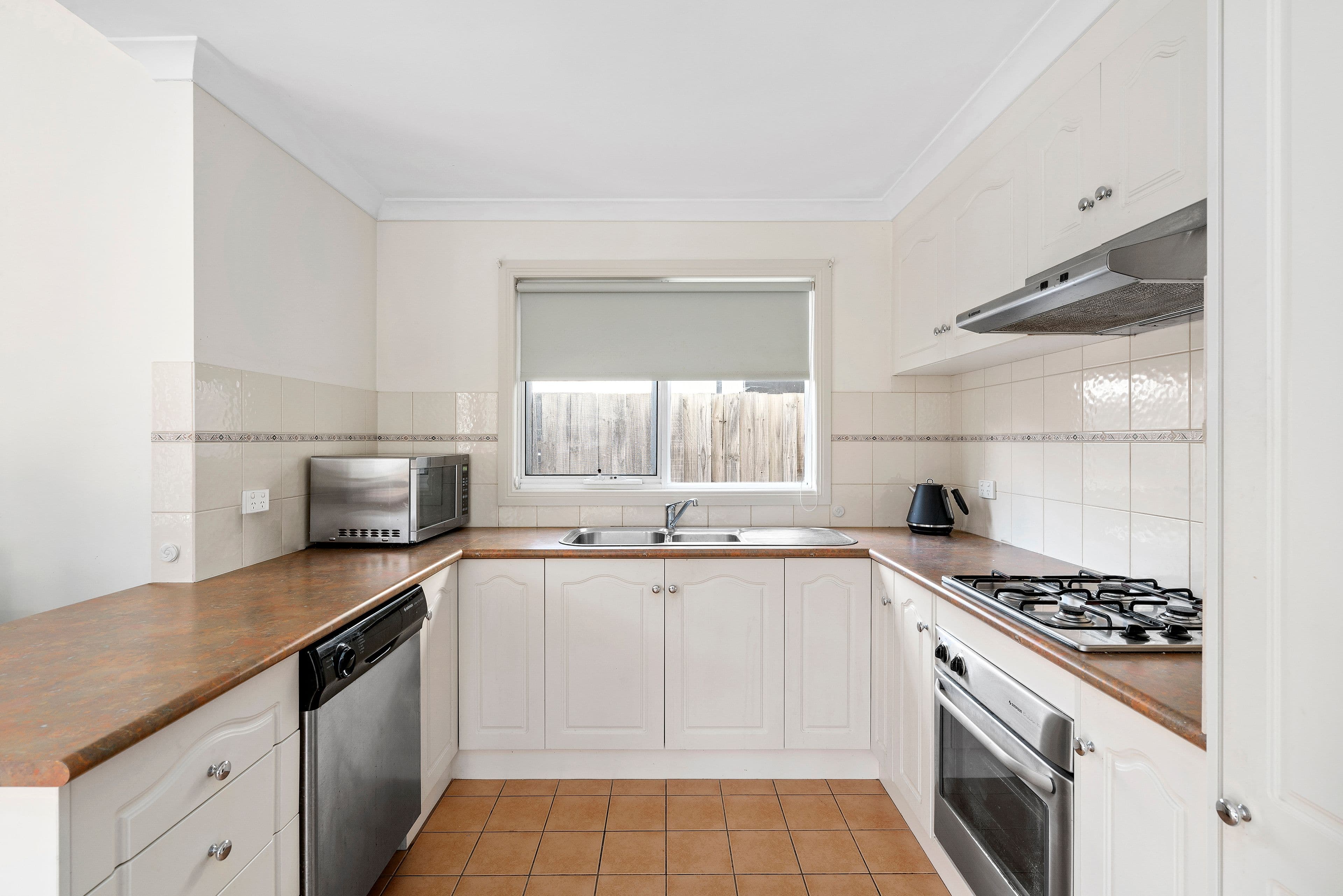 14 Sunbrook Court, Sunbury VIC 3429, Sunbury - Thumbnail 2