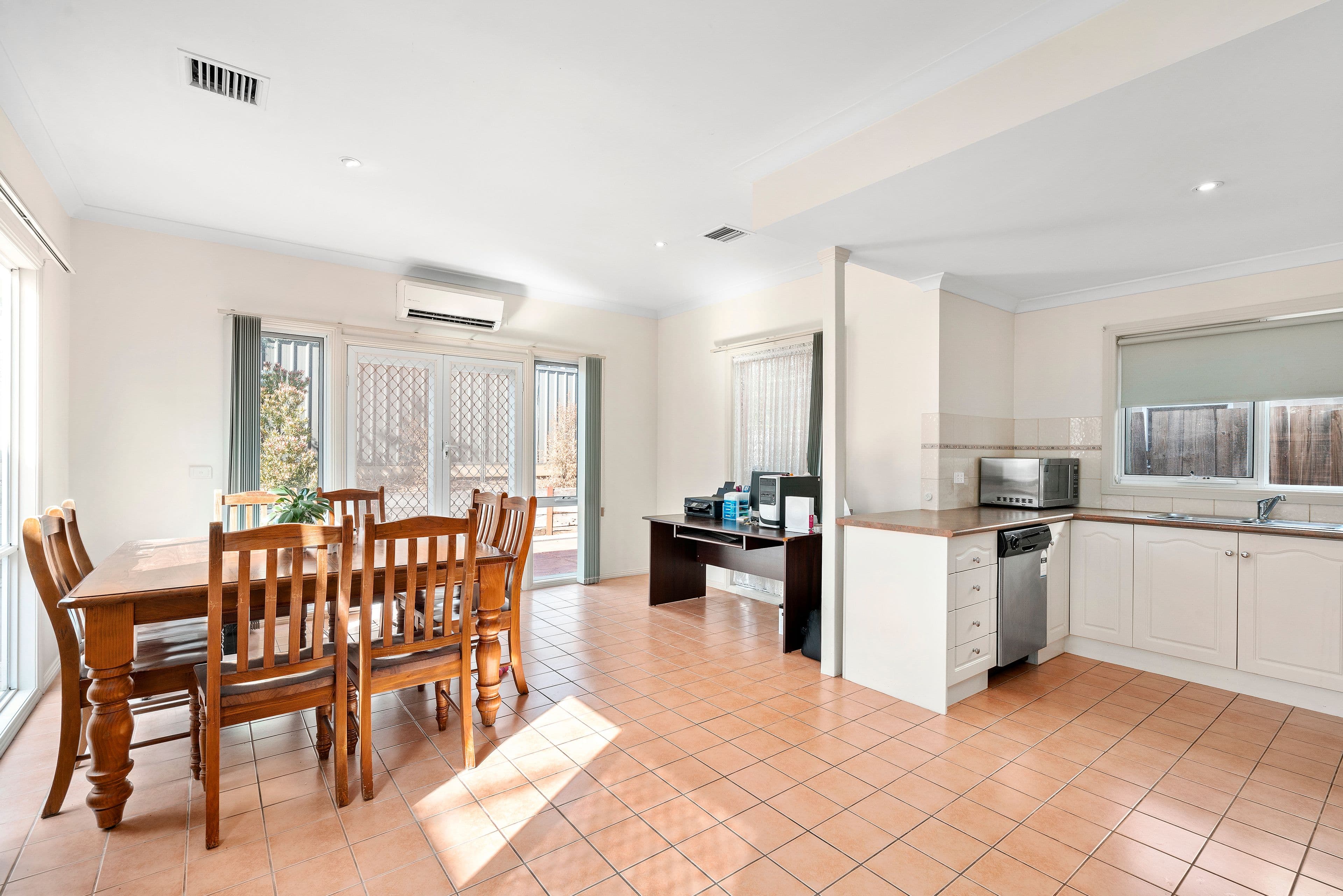 14 Sunbrook Court, Sunbury VIC 3429, Sunbury - Thumbnail 4