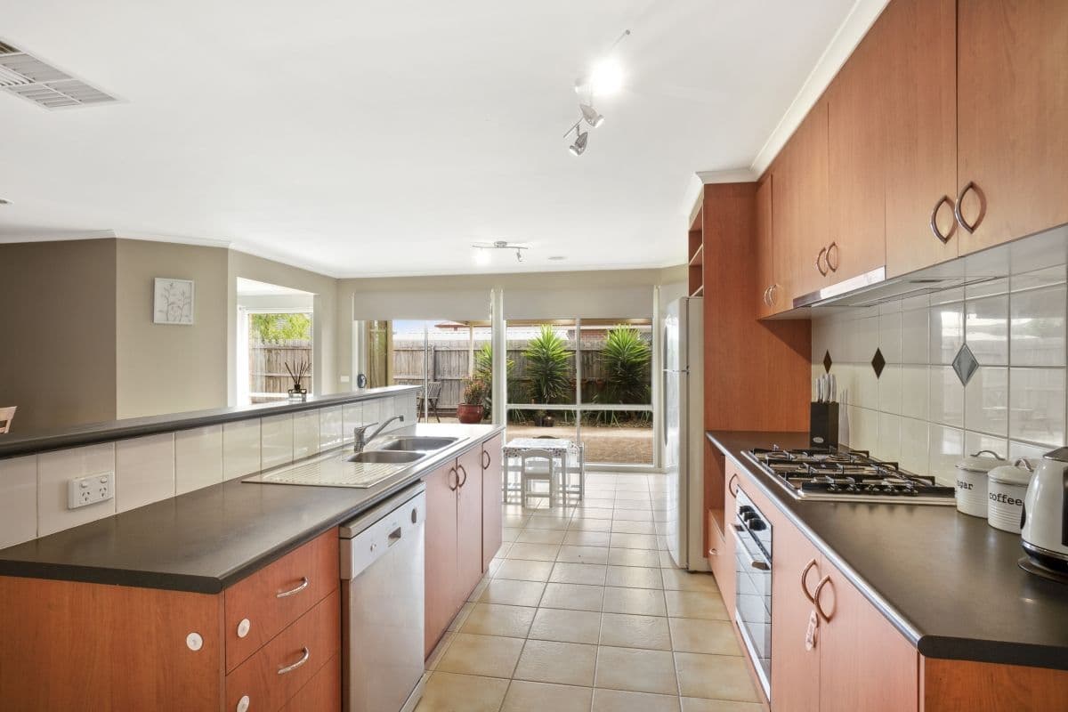 21 Latham Street, Werribee VIC 3030, Werribee - Thumbnail 5
