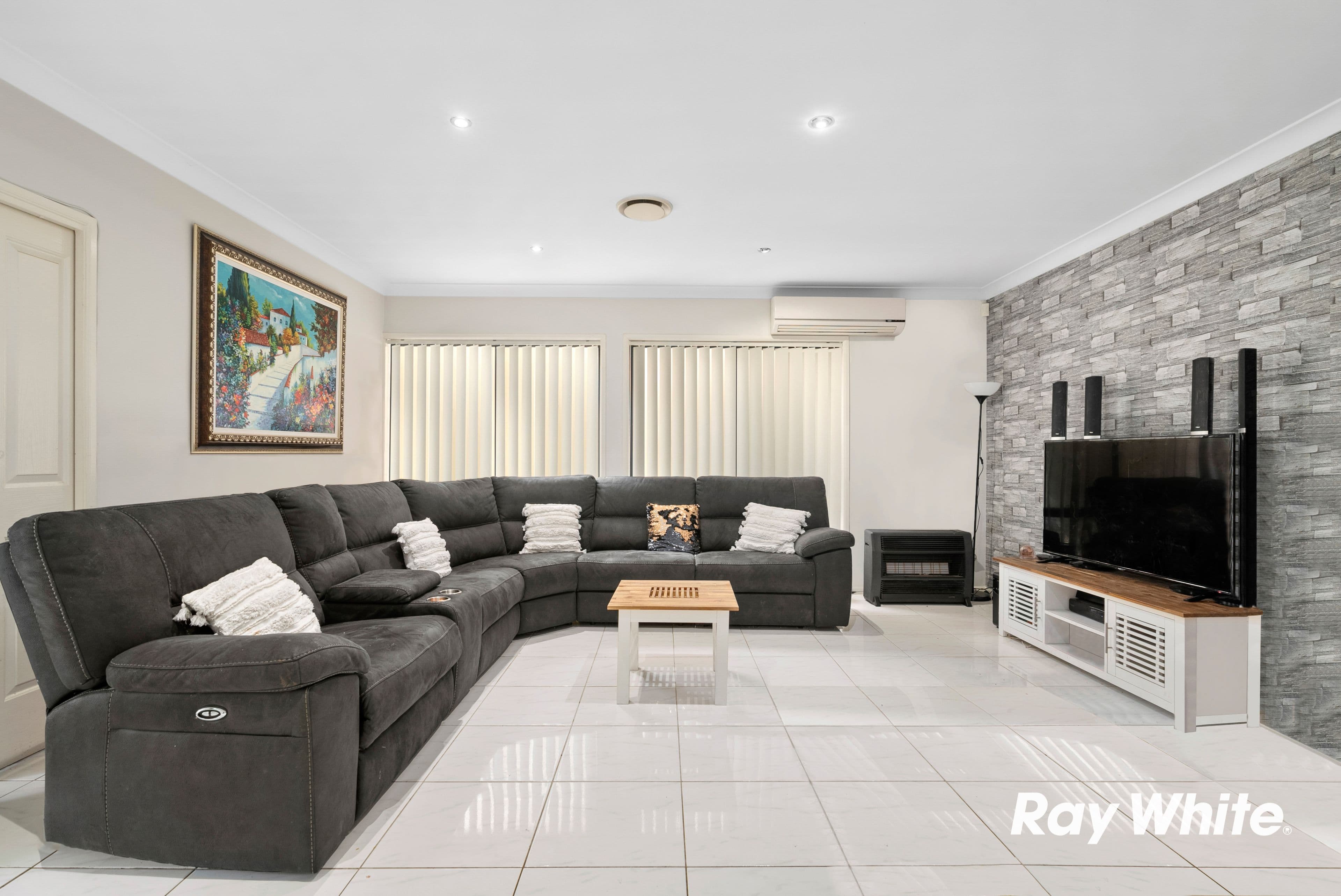 16 Damien Drive, Parklea NSW 2768, Parklea - Thumbnail 2