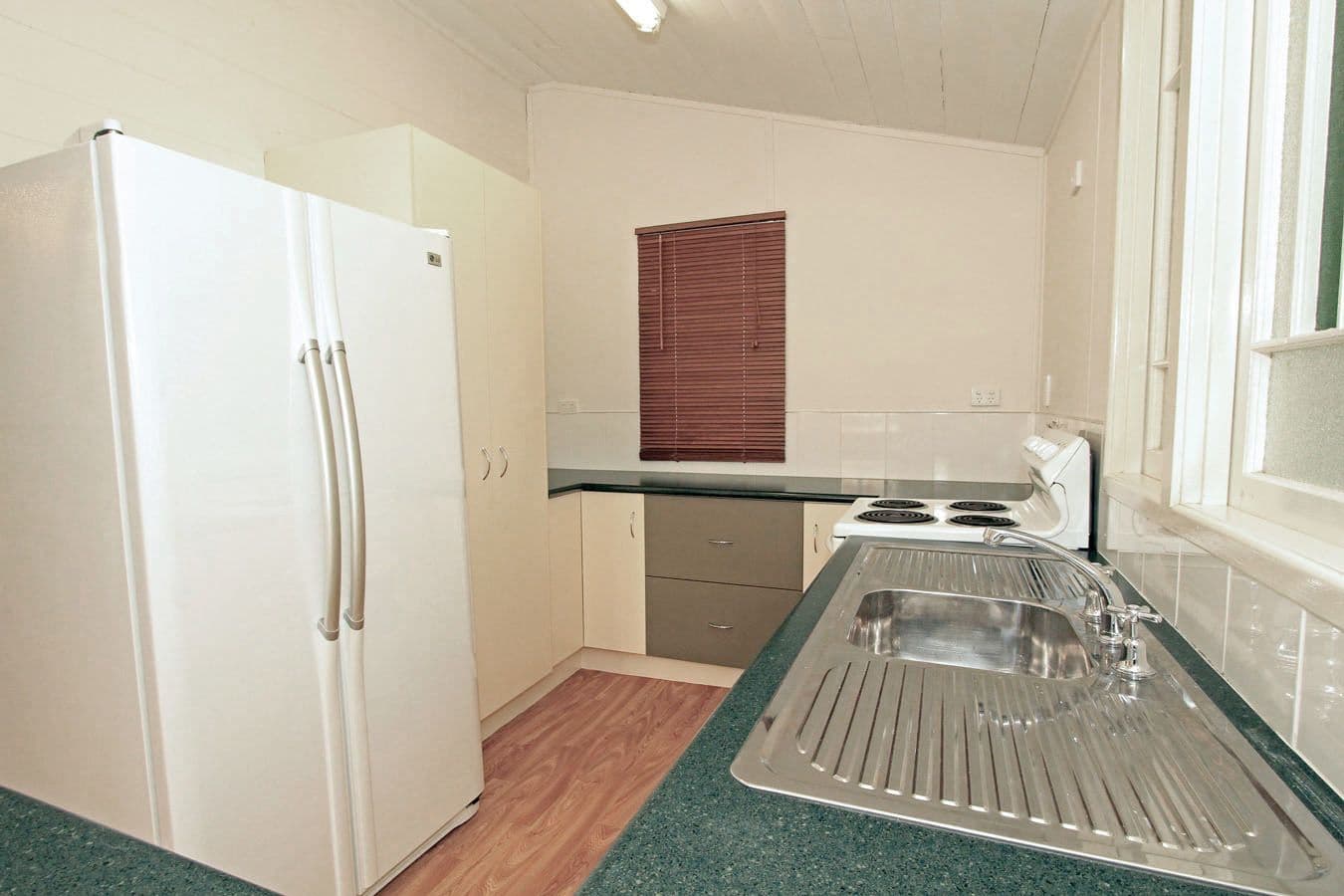 12 Weinholt Street, ALLENSTOWN QLD 4700, Allenstown - Thumbnail 4