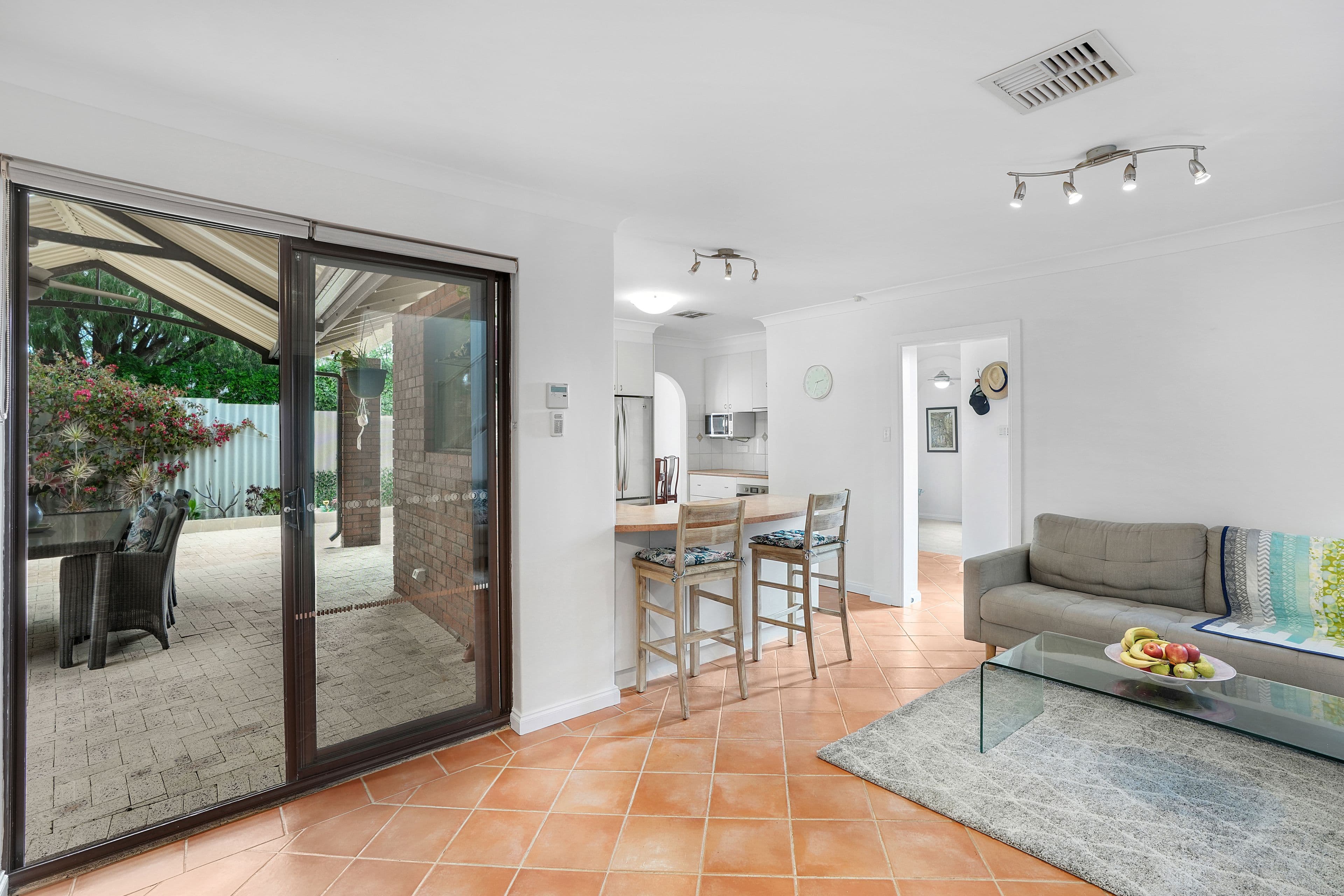 6 Woonona Place, Kallaroo WA 6025, Kallaroo - Thumbnail 6