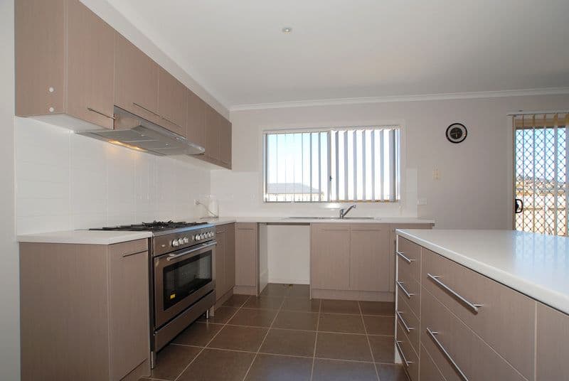 1 Karwarren Way, CRANBOURNE WEST VIC 3977, Cranbourne West - Thumbnail 2