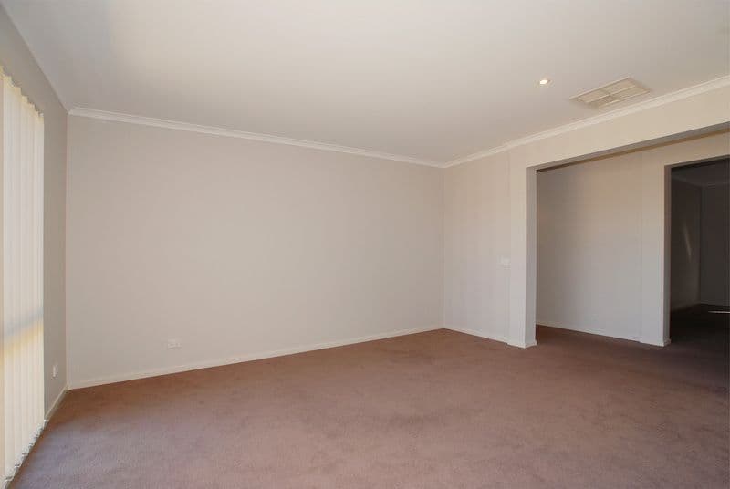 1 Karwarren Way, CRANBOURNE WEST VIC 3977, Cranbourne West - Thumbnail 3