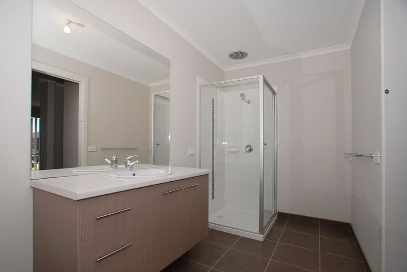 1 Karwarren Way, CRANBOURNE WEST VIC 3977, Cranbourne West - Thumbnail 4