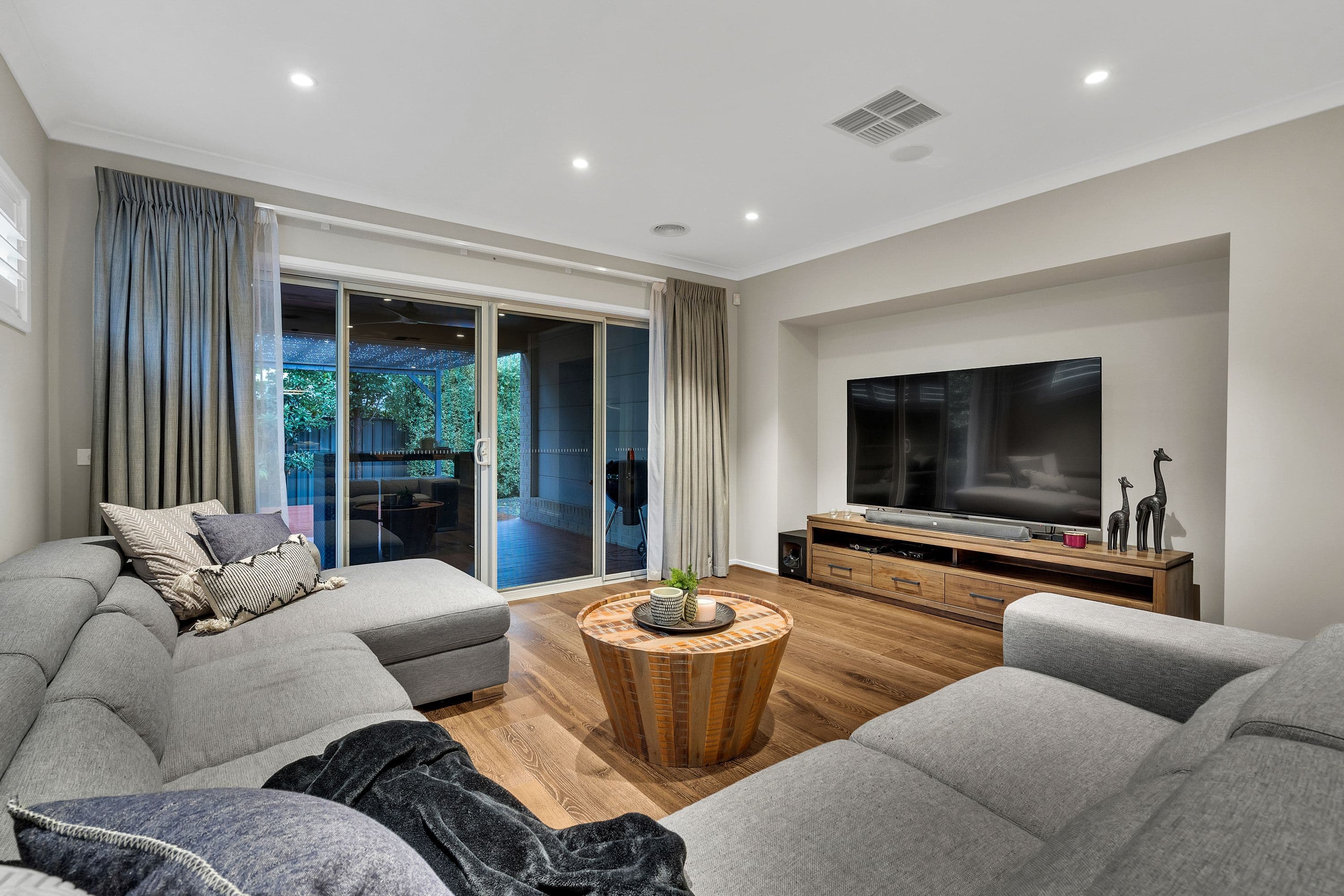 14 Montreal Circuit, Craigieburn VIC 3064, Craigieburn - Thumbnail 3
