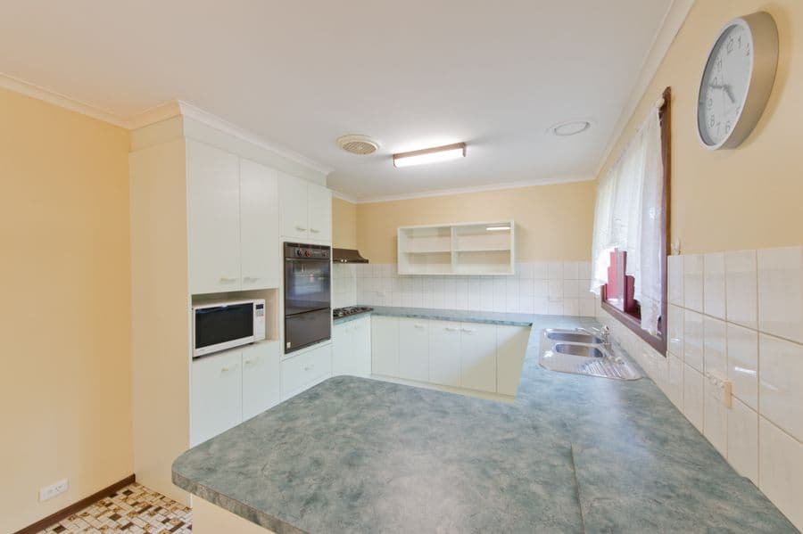 11 Bernard Drive, MELTON SOUTH VIC 3338, Melton South - Thumbnail 2
