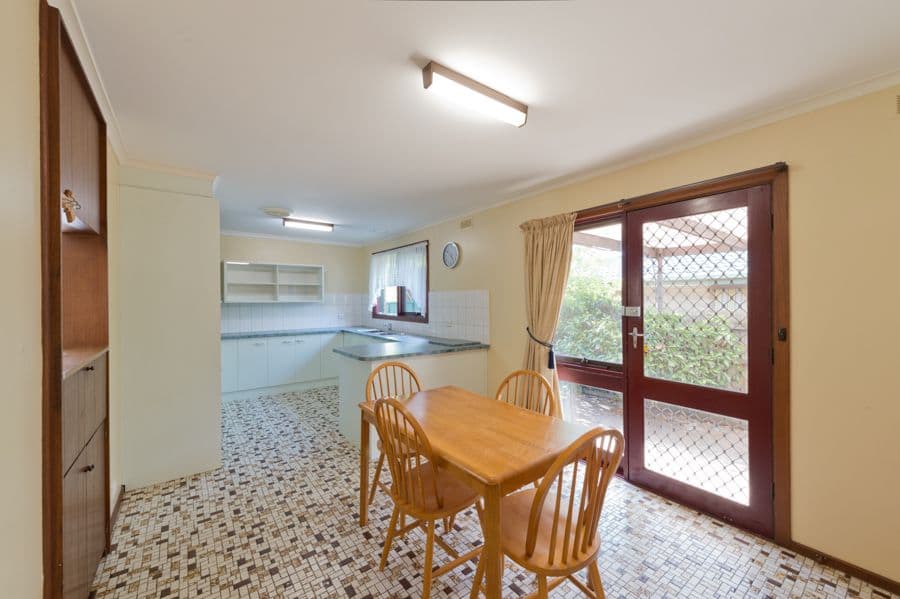 11 Bernard Drive, MELTON SOUTH VIC 3338, Melton South - Thumbnail 3