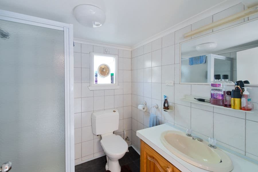 11 Bernard Drive, MELTON SOUTH VIC 3338, Melton South - Thumbnail 6