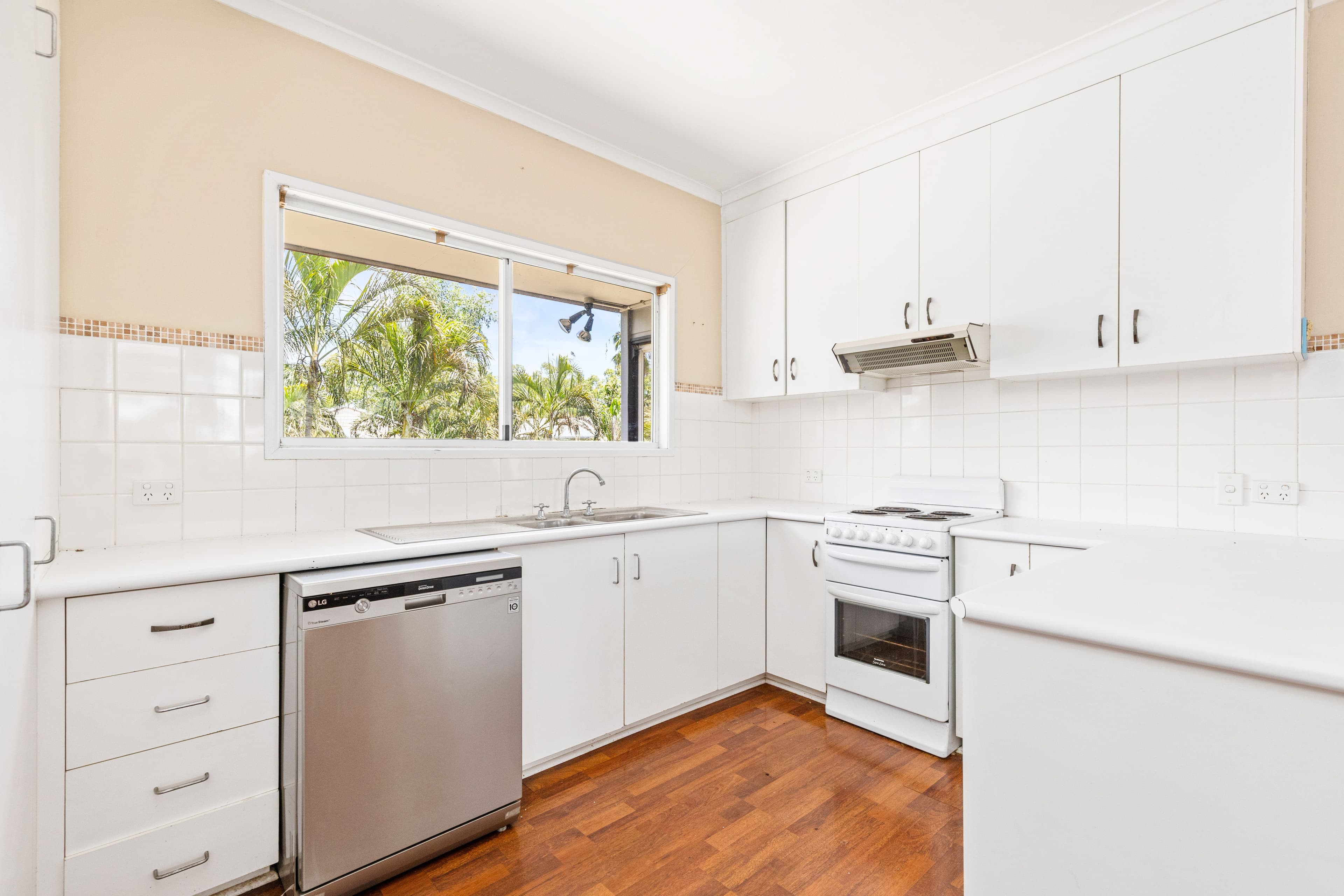 8 Alamein Drive, Emerald QLD 4720, Emerald - Thumbnail 5