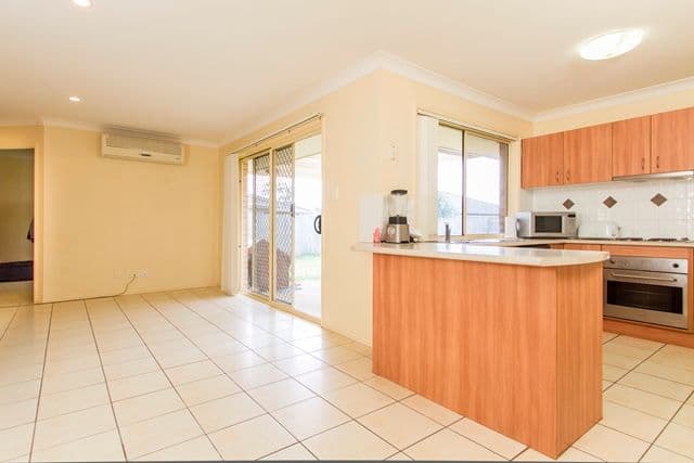 12 Freesia Court, ORMEAU QLD 4208, Ormeau - Thumbnail 2