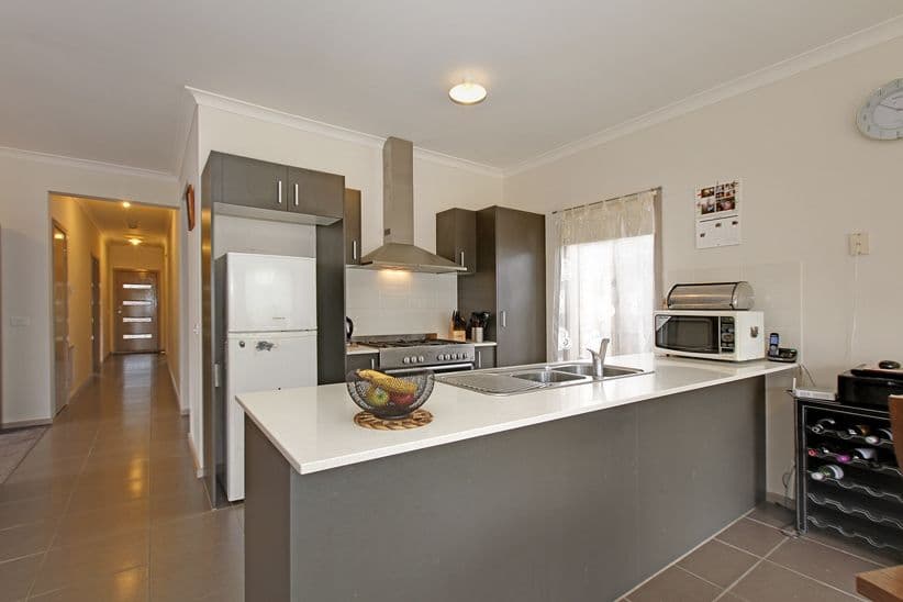 4 Marina Street, EPPING VIC 3076, Epping - Thumbnail 2