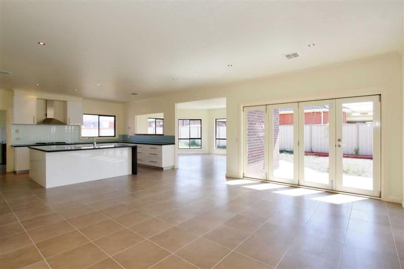 5 MacDonald Place, TAYLORS HILL VIC 3037, Taylors Hill - Thumbnail 2