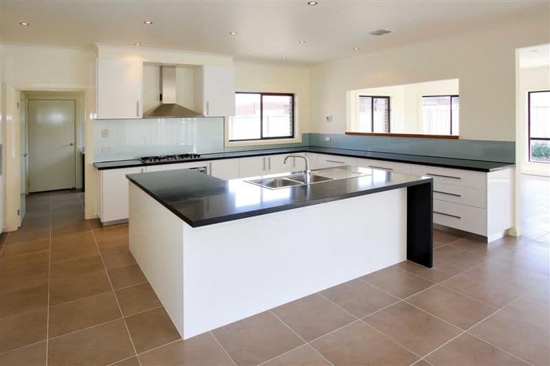 5 MacDonald Place, TAYLORS HILL VIC 3037, Taylors Hill - Thumbnail 4
