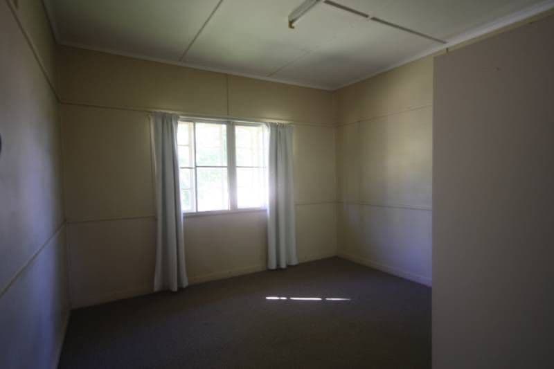 12 Rosella Street, LONGREACH QLD 4730, Longreach - Thumbnail 5