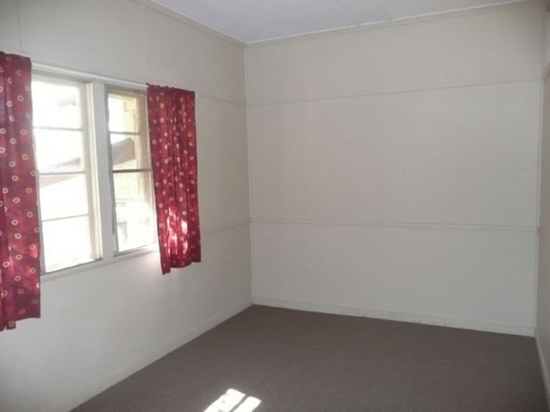 12 Rosella Street, LONGREACH QLD 4730, Longreach - Thumbnail 6