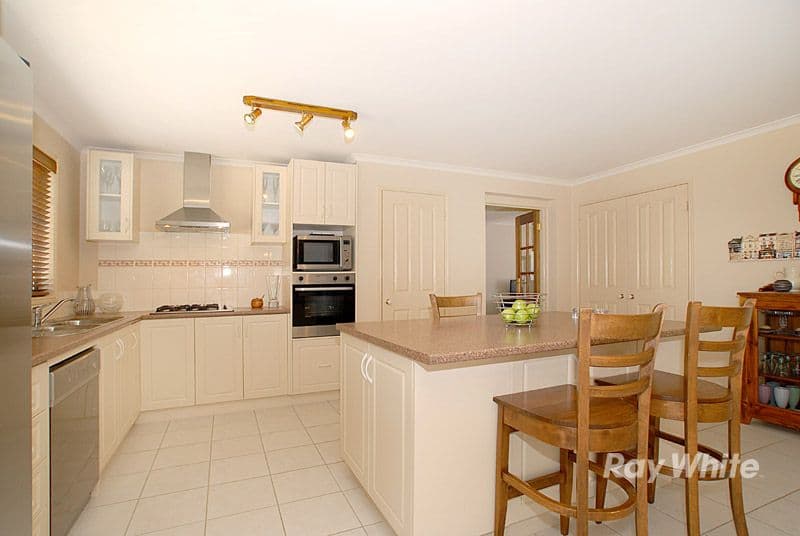 6 Caulfield Court, NARRE WARREN VIC 3805, Narre Warren - Thumbnail 2