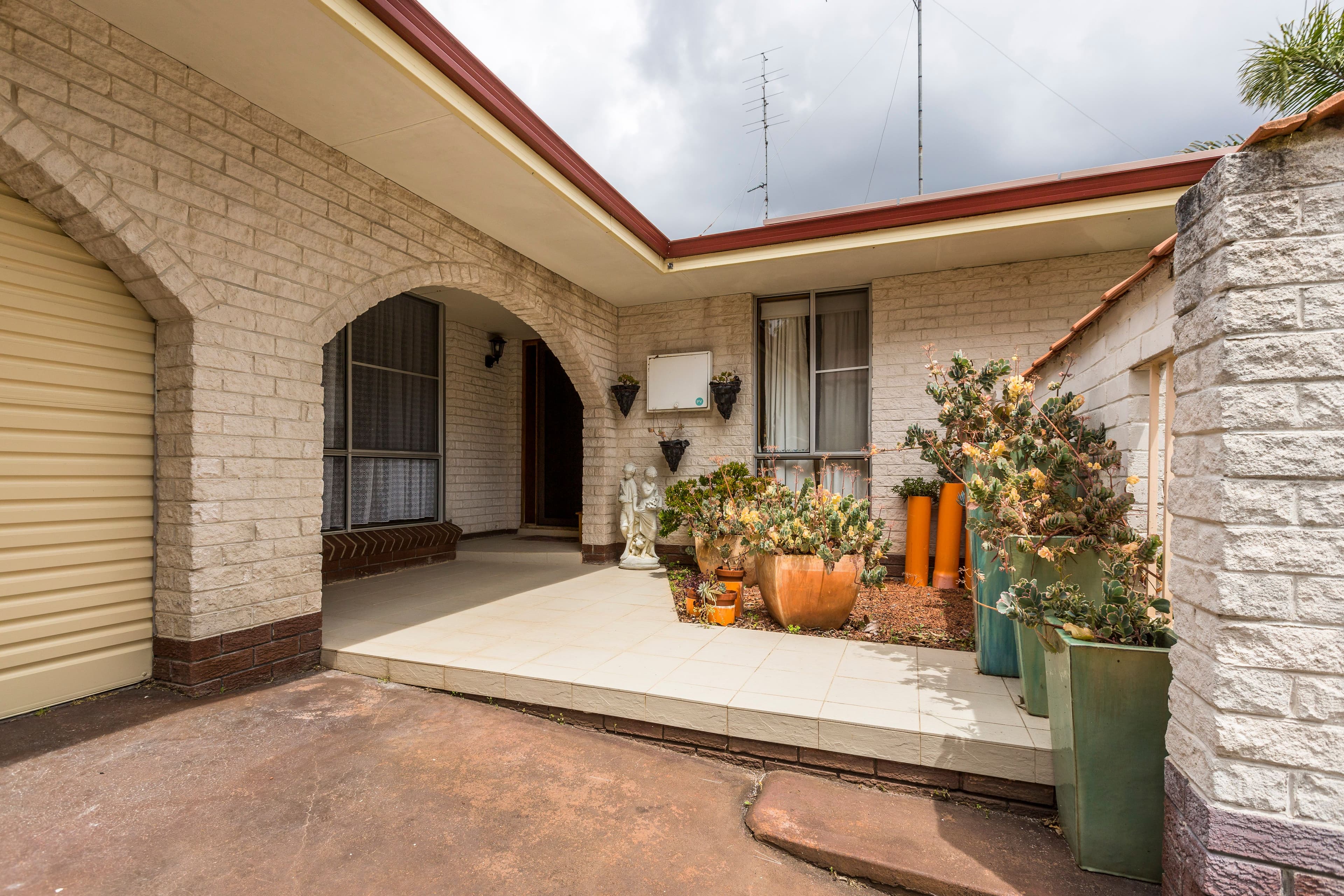 13 Wakefield Avenue, Withers WA 6230, Withers - Thumbnail 2