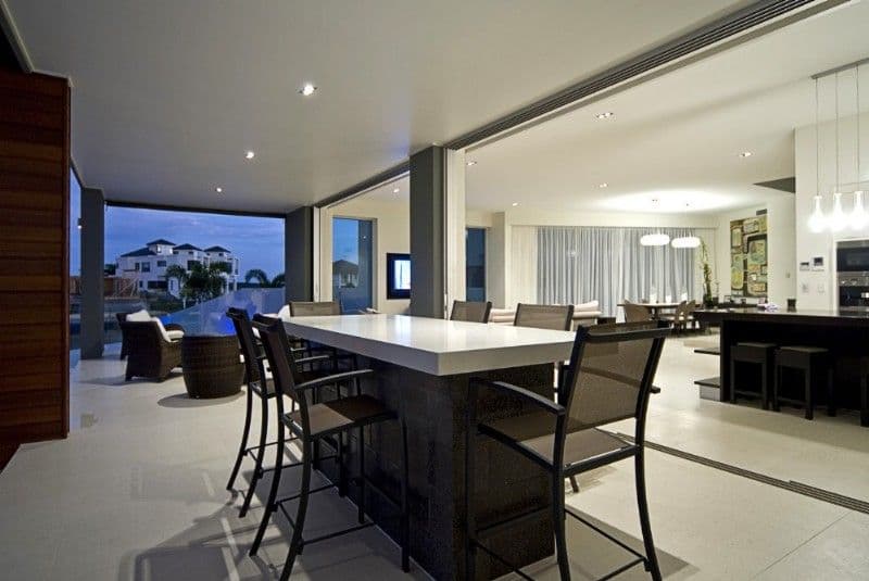 28 Royal Albert Crescent, PARADISE POINT QLD 4216, Paradise Point - Thumbnail 6