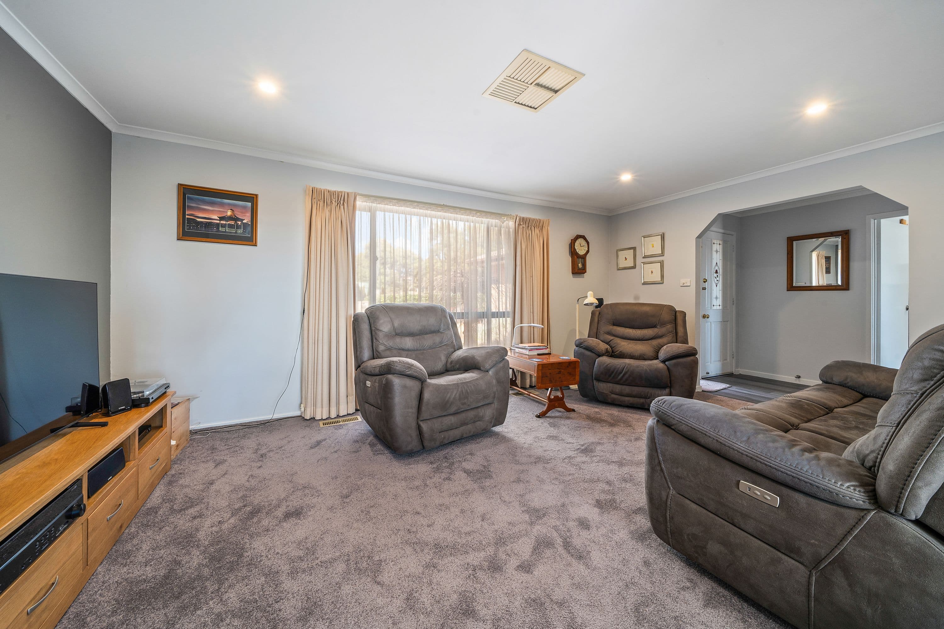19 Bandulla Street, Isabella Plains ACT 2905, Isabella Plains - Thumbnail 2