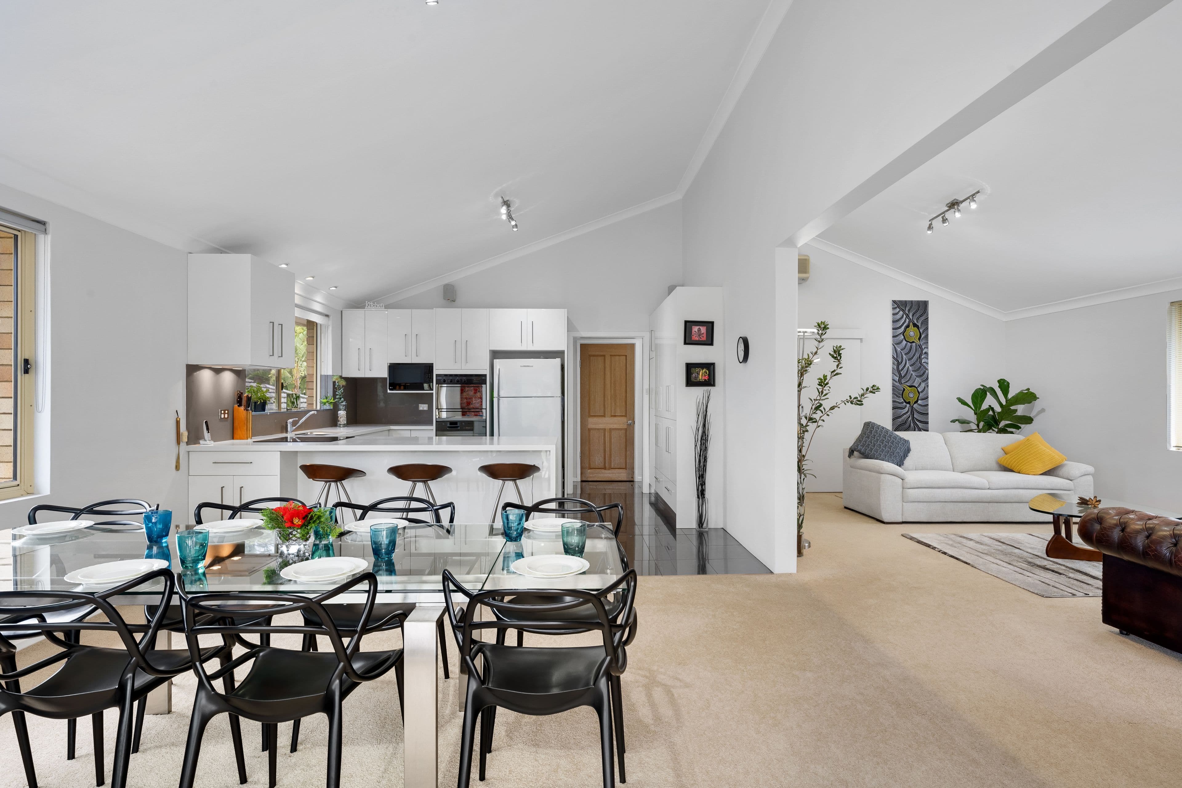 15 KELLERMAN Crescent, Boorooma, Bardwell Valley - Thumbnail 2