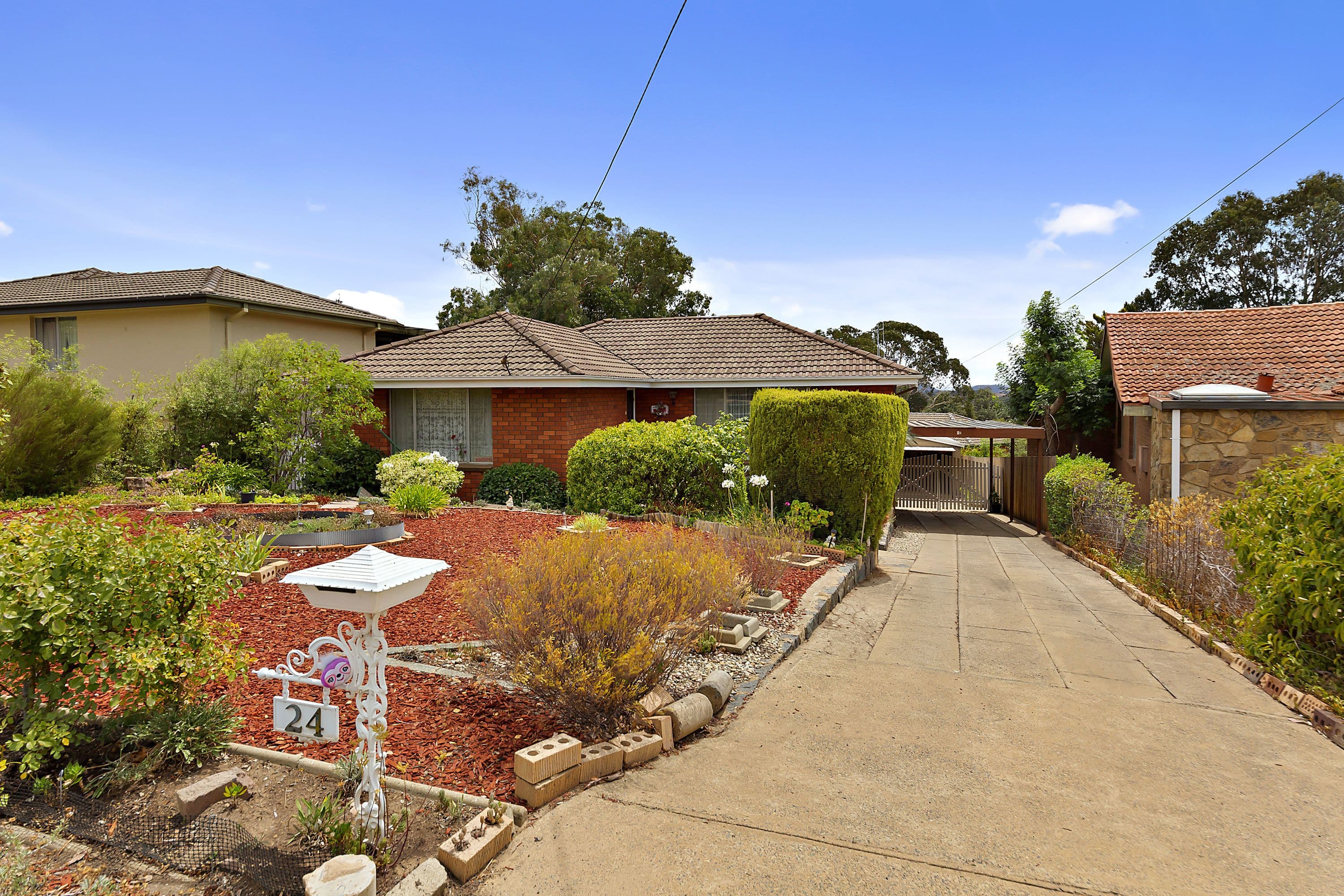 24 Bendora Avenue, Queanbeyan NSW 2620, Queanbeyan - Image 1