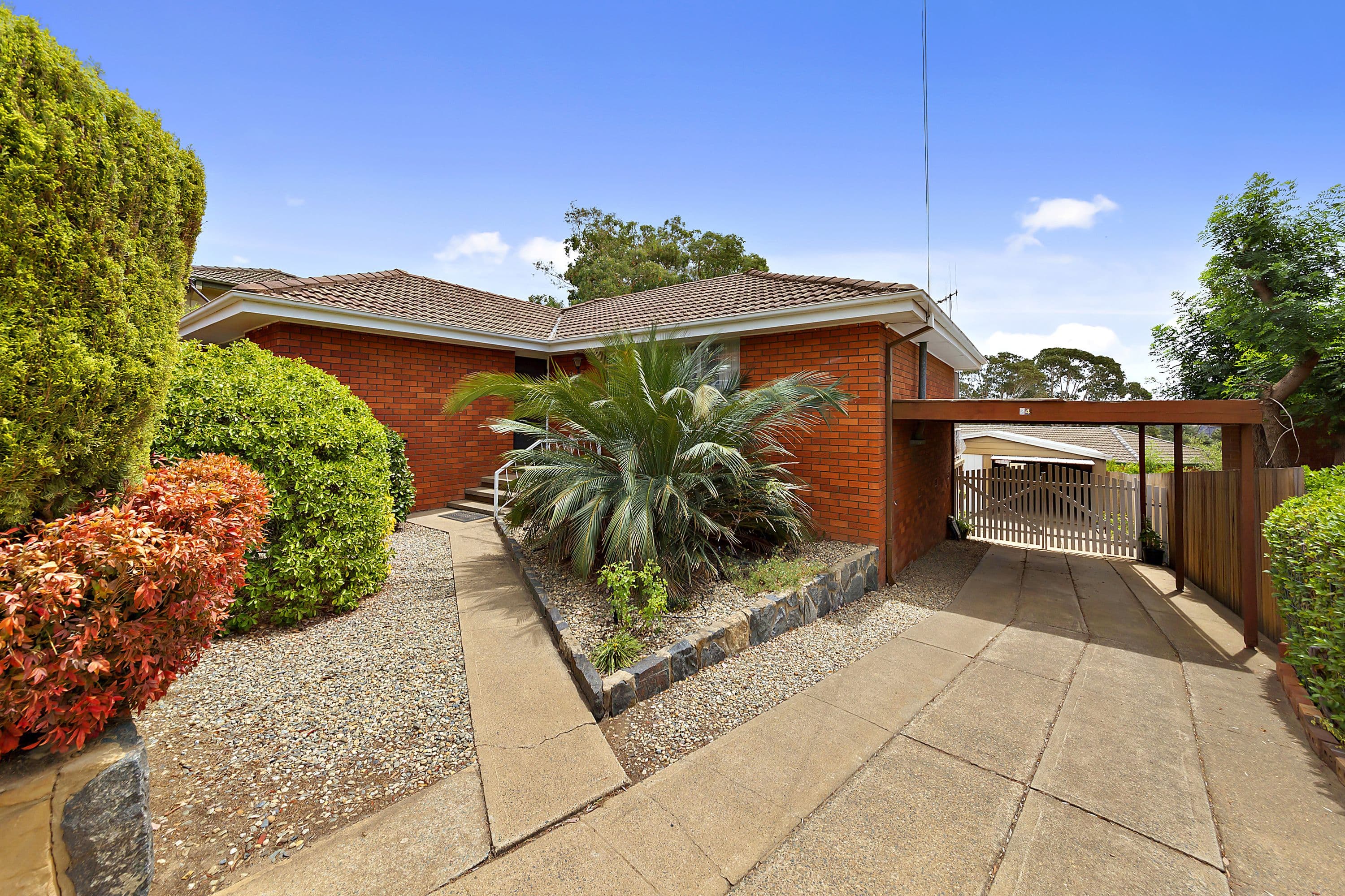 24 Bendora Avenue, Queanbeyan NSW 2620, Queanbeyan - Thumbnail 2