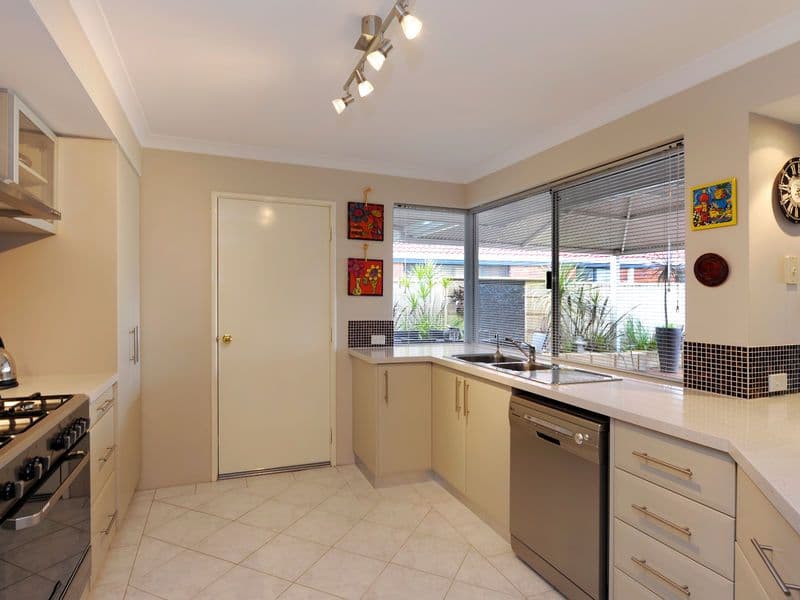 32  Peverett Loop, BALDIVIS WA 6171, Baldivis - Thumbnail 8