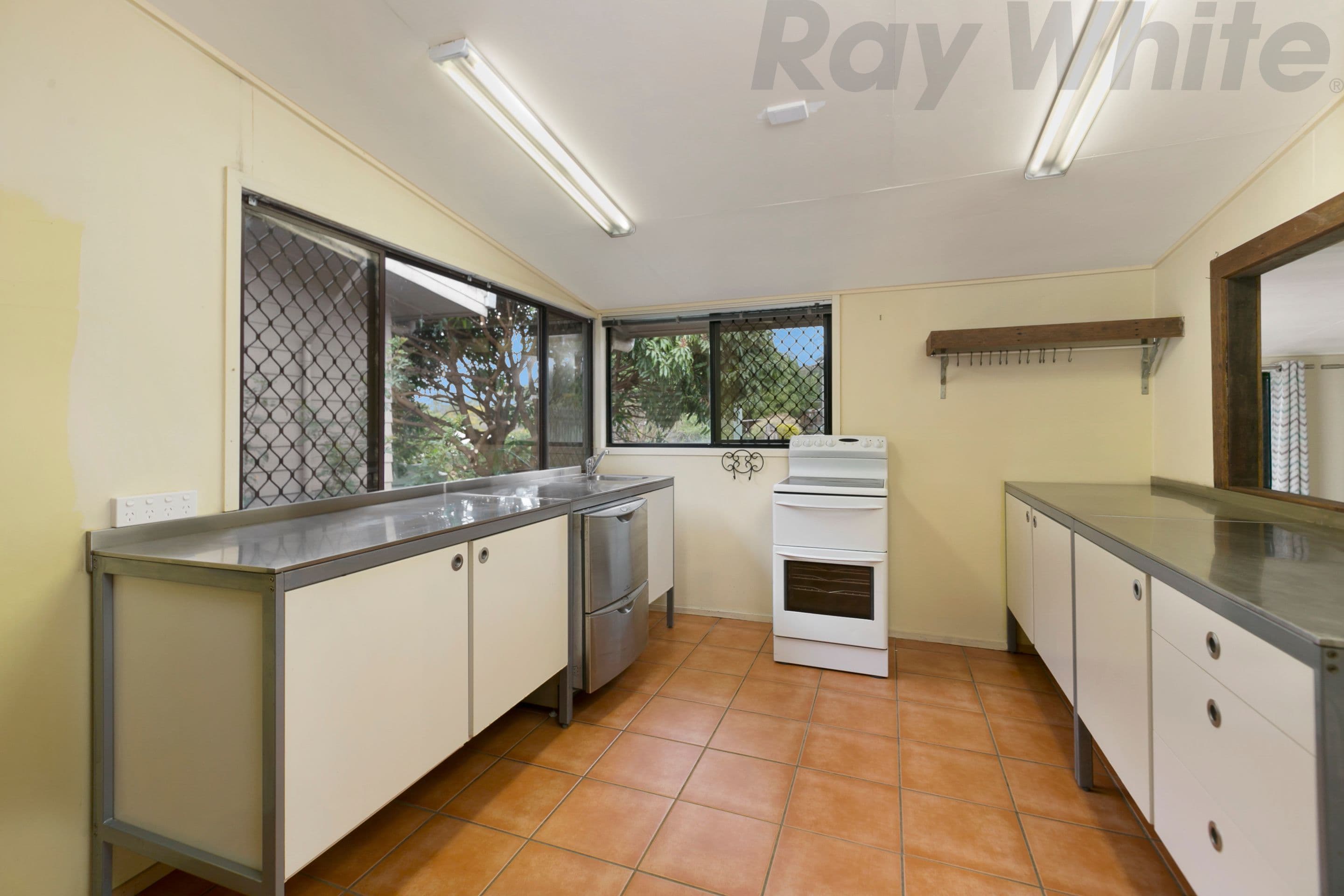 15 Dean Road, Alexandra Hills QLD 4161, Alexandra Hills - Thumbnail 2