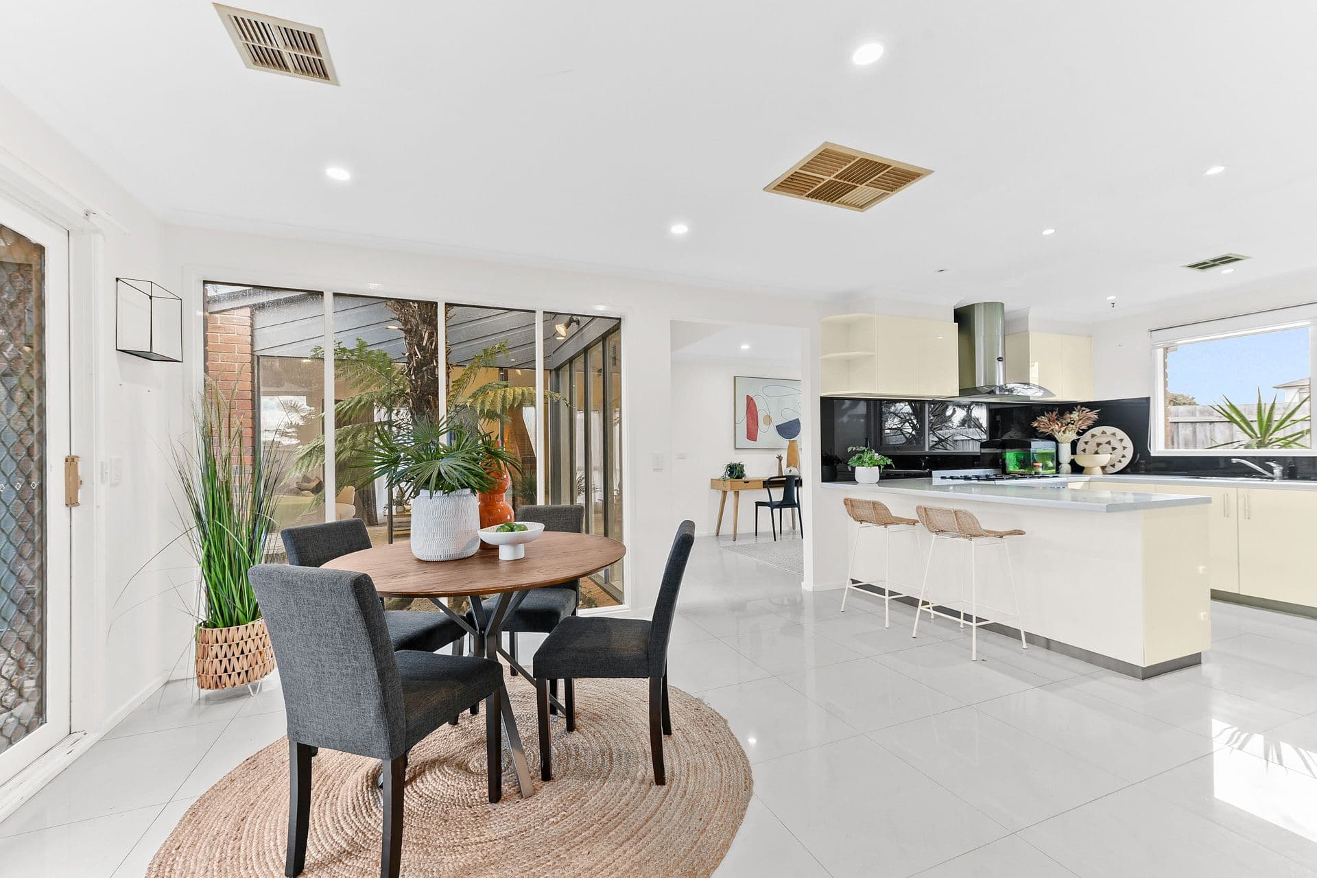 7 Lawson Close, Cranbourne VIC 3977, Cranbourne - Thumbnail 6