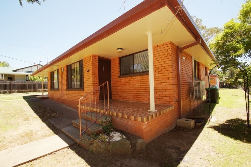 142 Taylor Street, ARMIDALE NSW 2350, Armidale - Image 1
