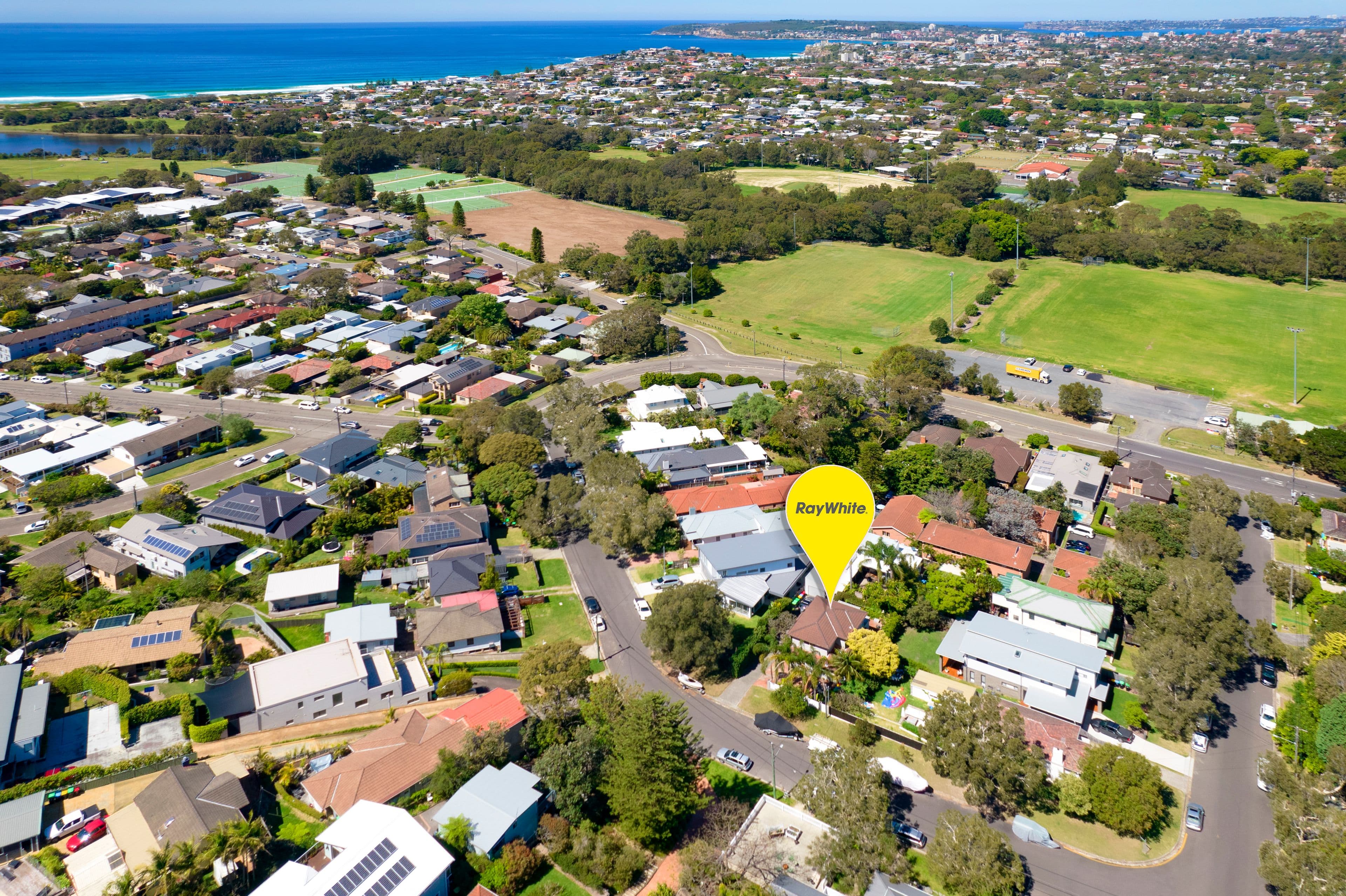 11 Rabaul Road, North Curl Curl NSW 2099, North Curl Curl - Thumbnail 2