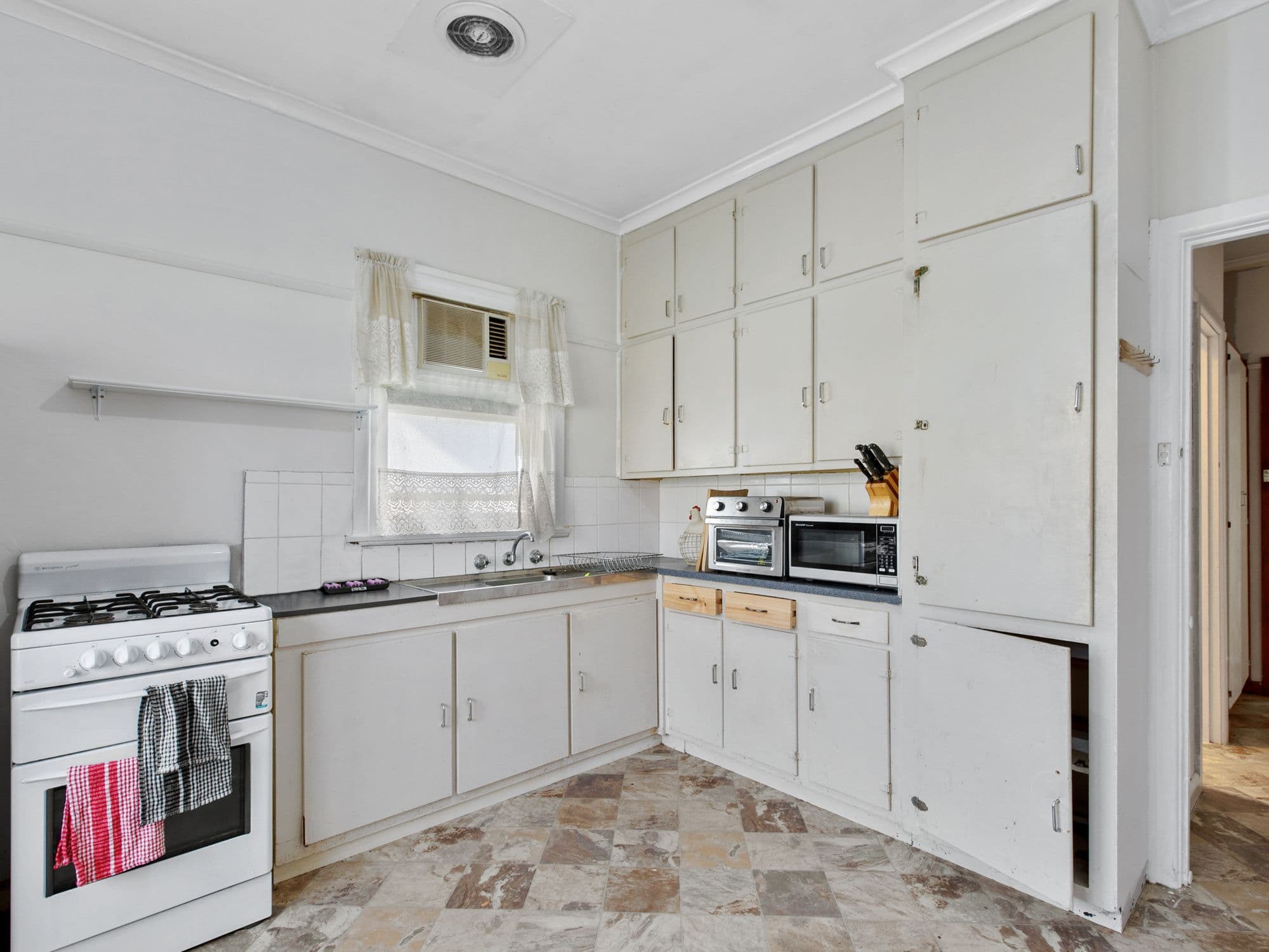 42 Chisholm Crescent, Seymour VIC 3660, Seymour - Thumbnail 2