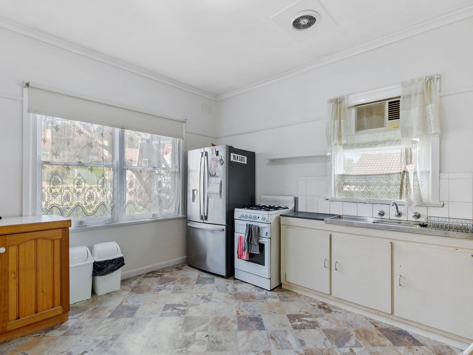42 Chisholm Crescent, Seymour VIC 3660, Seymour - Thumbnail 3
