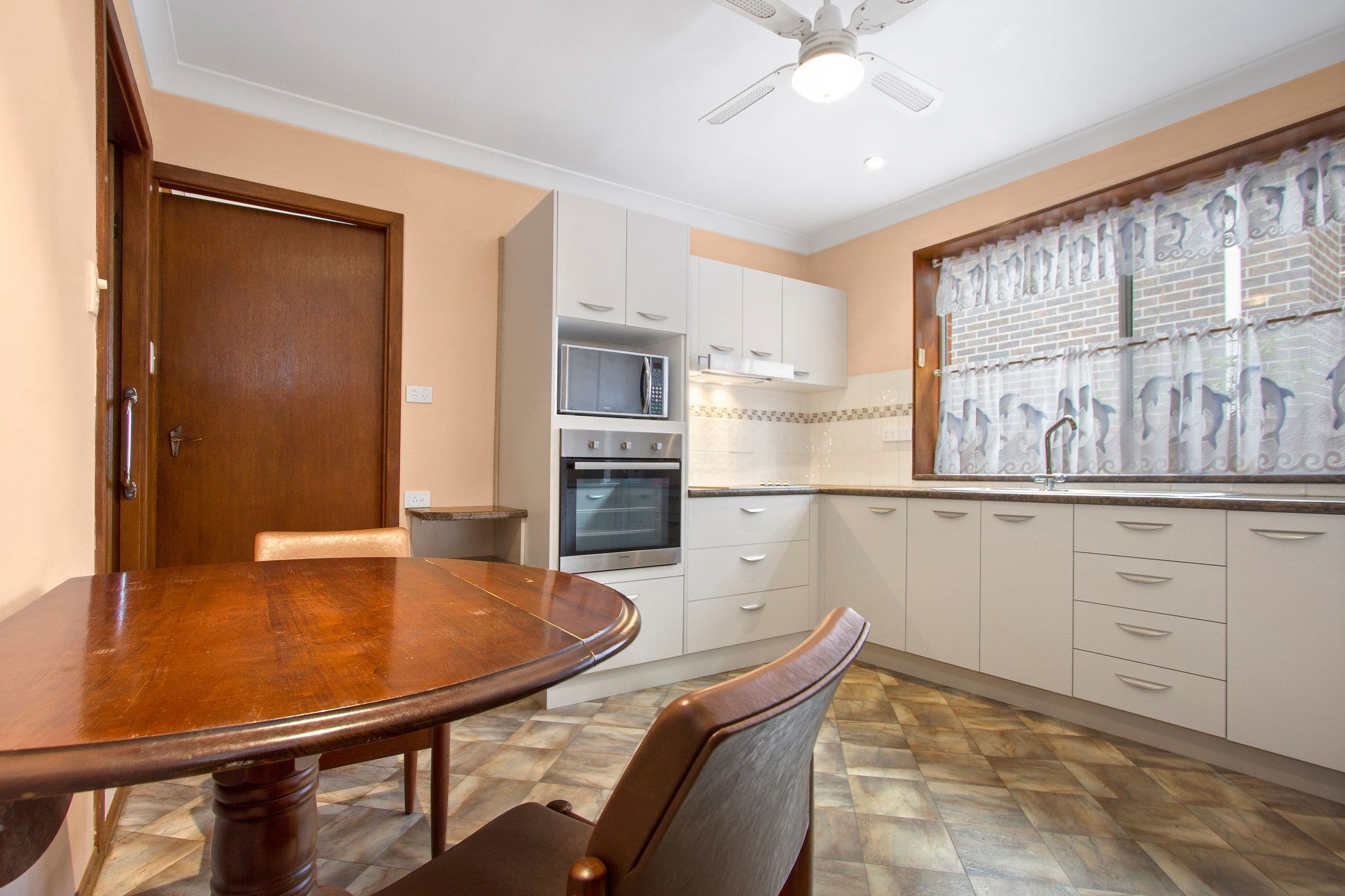 16 Foam Street, Surfside - Thumbnail 2