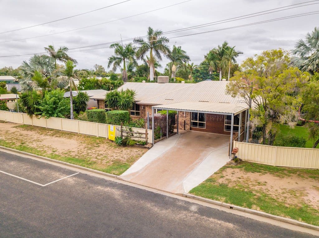 93 Gray Street, Emerald QLD 4720, Emerald - Thumbnail 2