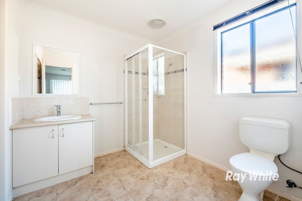 2B Dunlavin Way, Cranbourne East VIC 3977, Cranbourne East - Thumbnail 3