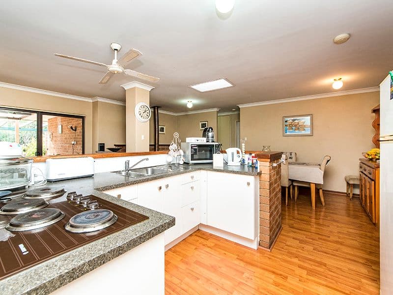 30 Coral Road, Kalamunda WA 6076, Kalamunda - Thumbnail 4