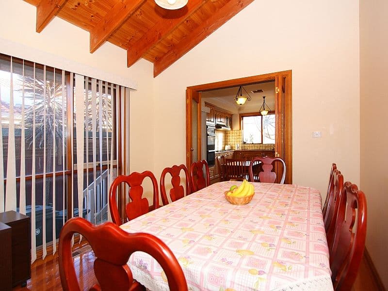 11 Lady Penrhyn Avenue, MILL PARK VIC 3082, Mill Park - Thumbnail 4